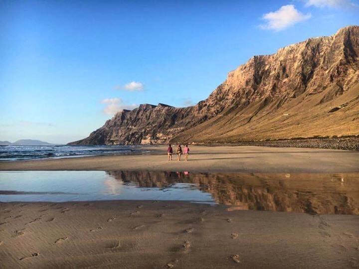 Coqueto Apto Eila 100 Metros Playa Wifi Lägenhet Famara Exteriör bild